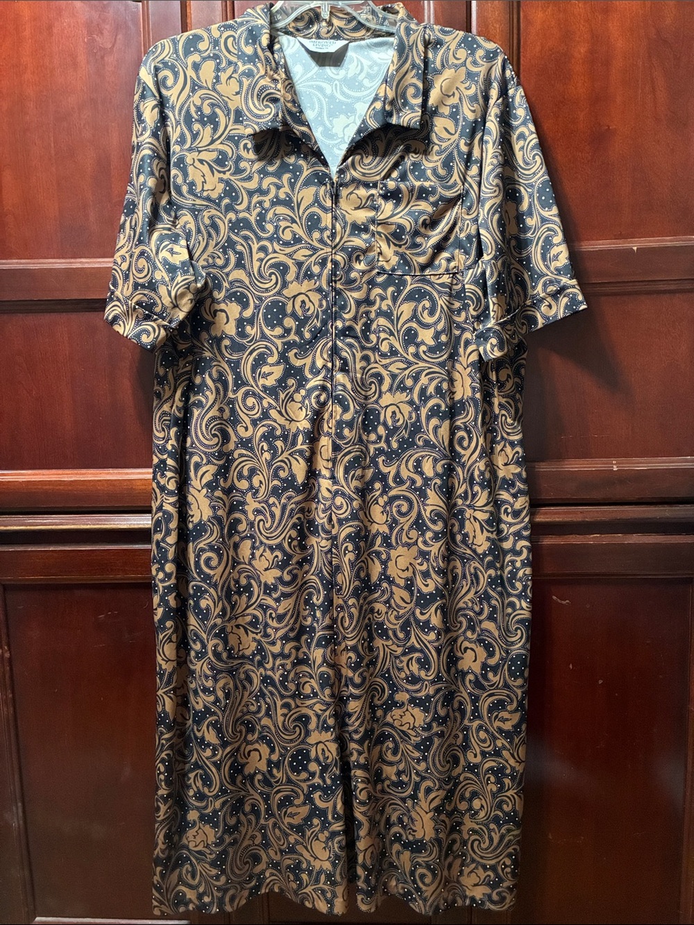 Women's vintage size 3X Short-Sleeve zip front Dress in black and Tan